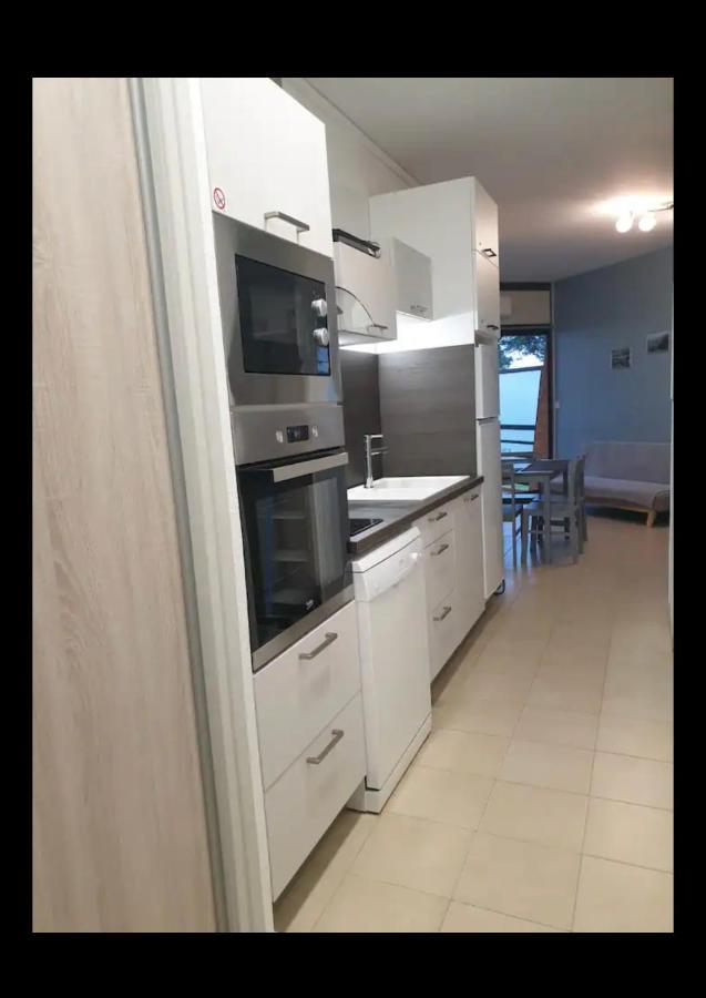 Chez Celine & Rudi Apartment มอริอานี พลาจ ภายนอก รูปภาพ